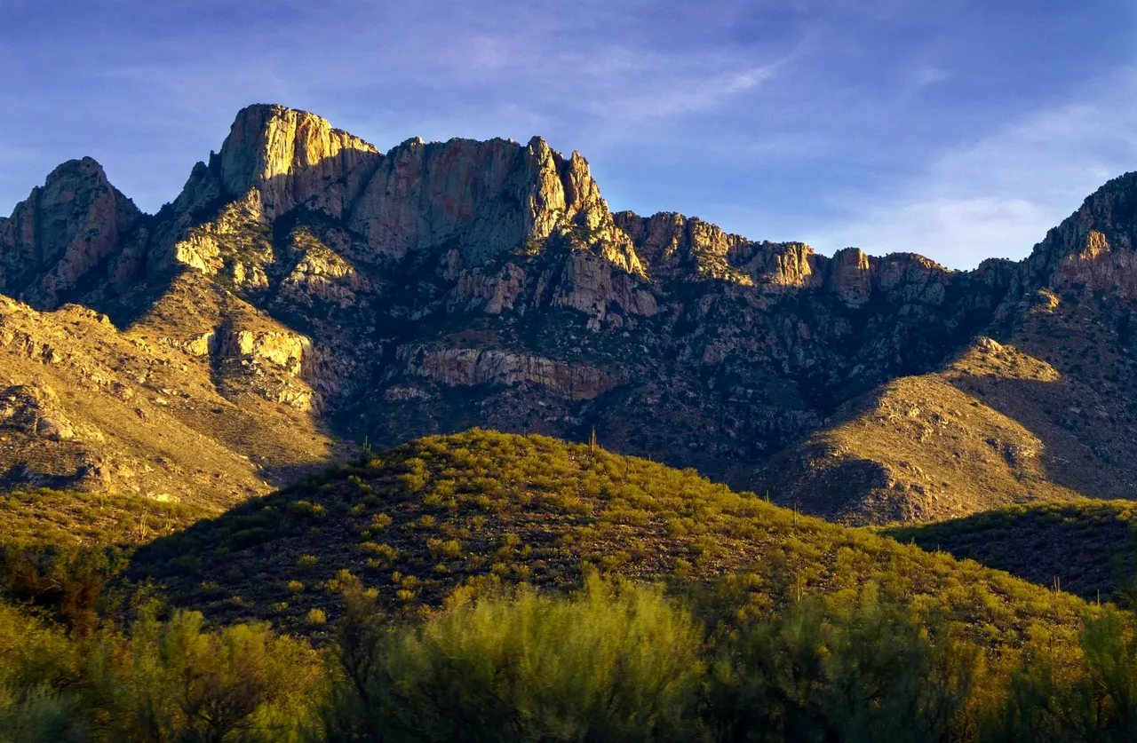 Las montañas de Catalina sobre Desert Zen Massage, en Catalina, Arizona